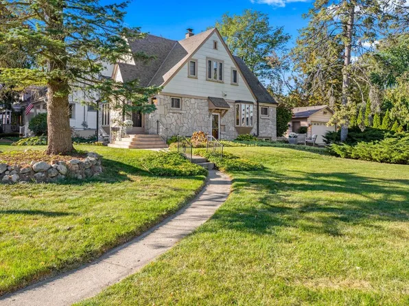 N40W6070 Jackson STREET, Cedarburg, WI 53012