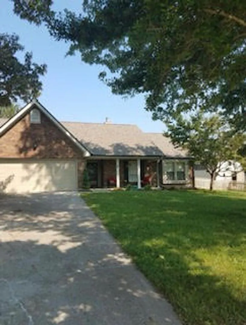 3 bed, 2.0 bath, 1452 sqft, $2,600 — Photo 1