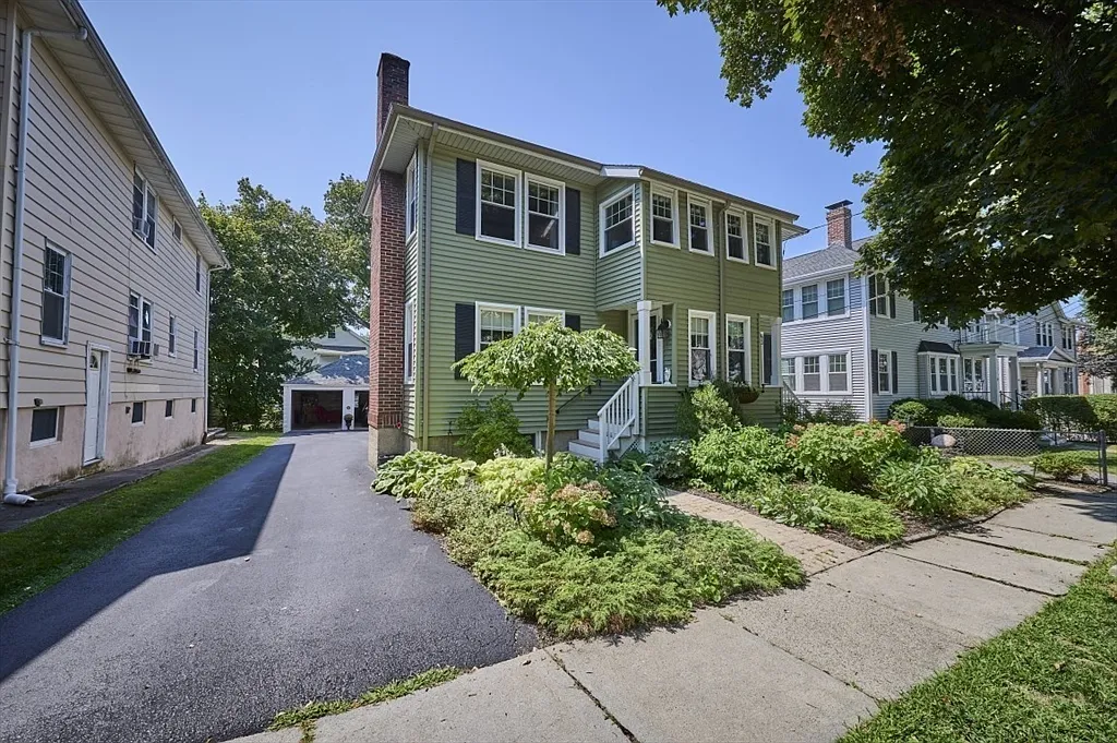 3 bed, 1.0 bath, 1150 sqft, $3,500 — Photo 1