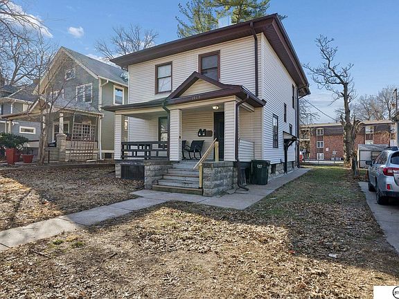 2nd image of 1919 Washington St