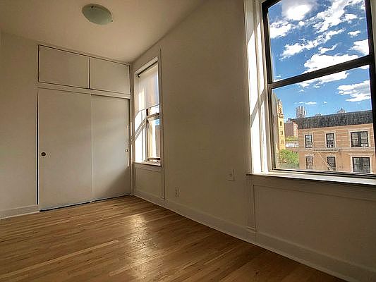 5th image of 201 W 106th St APT 11