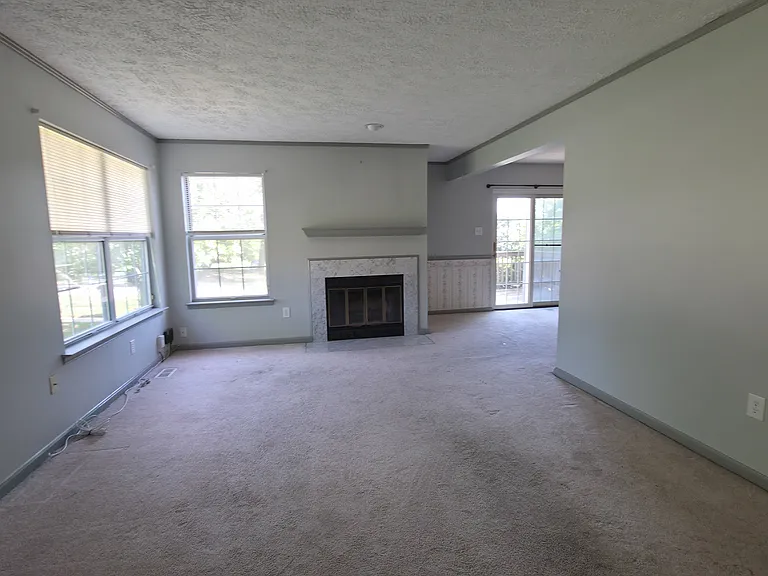 2202 N Tollgate Cir — Photo 3