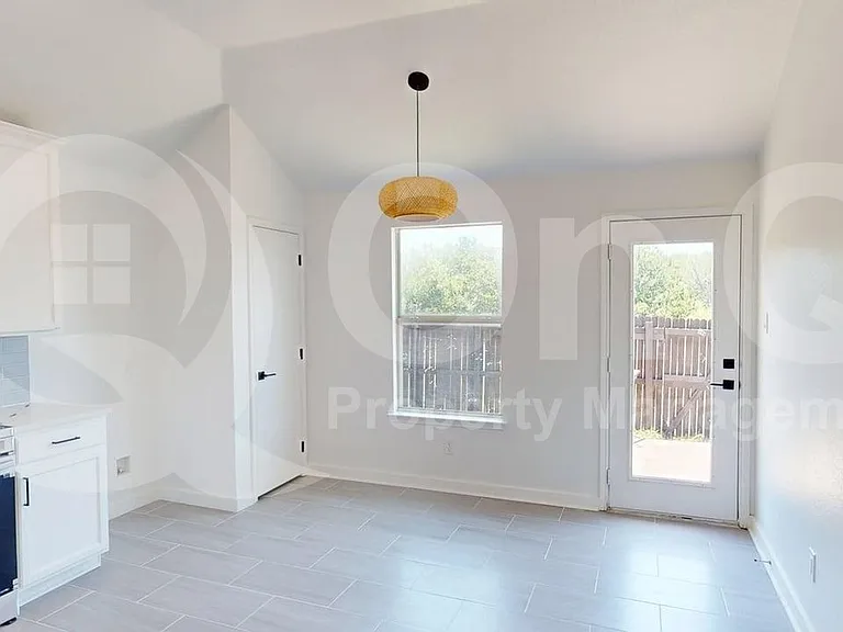 1028 Aviary — Photo 6