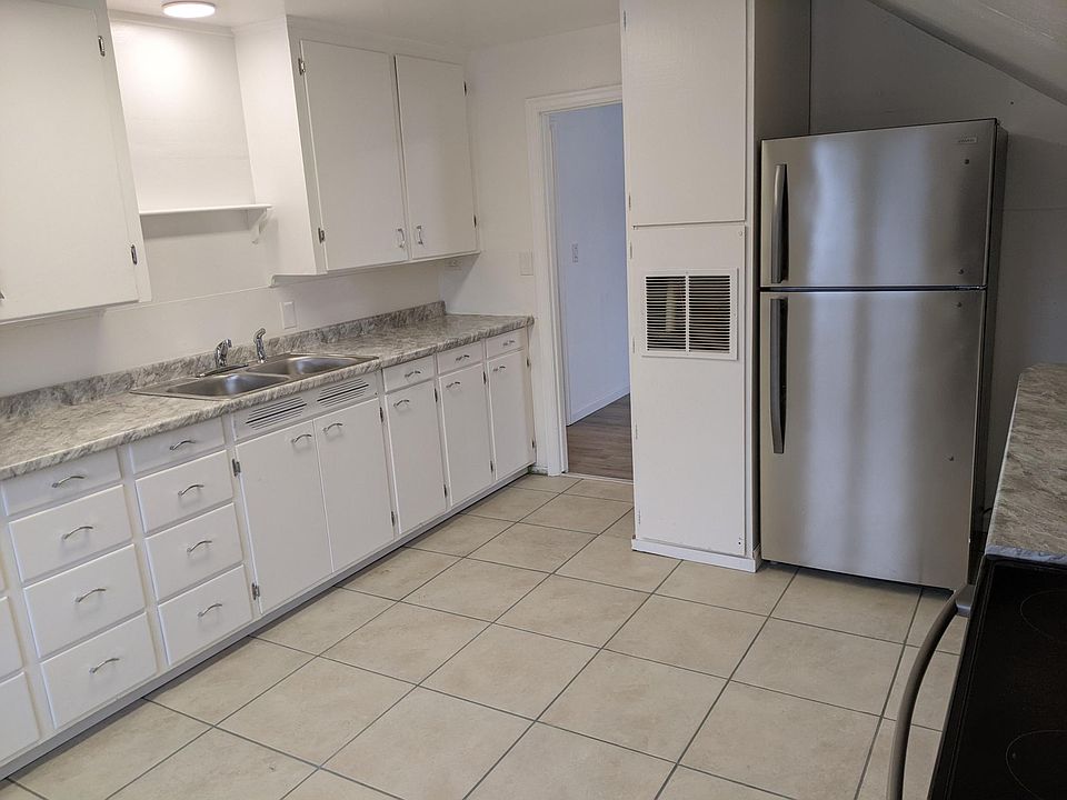 1st image of 916 Cornell Ave #2