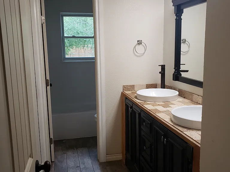 504 N Bath Ave — Photo 2