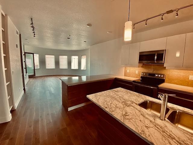 2nd image of 6901 S Race St #301