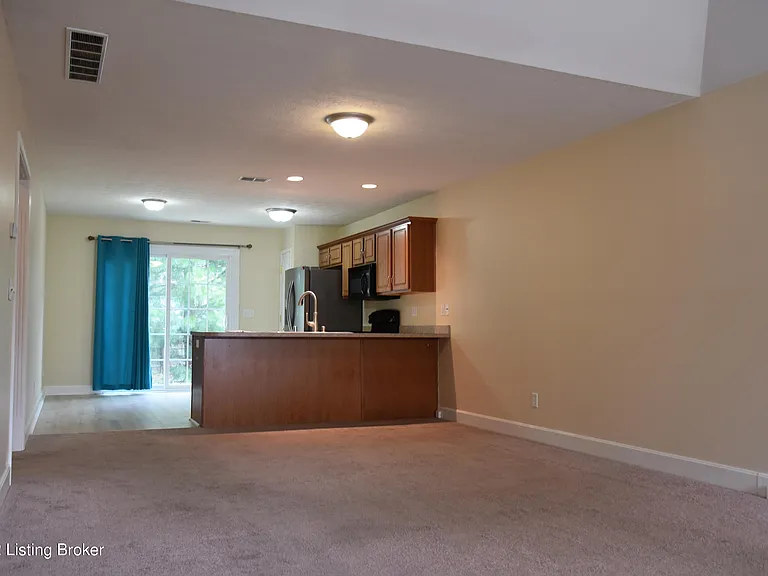 7217 Michael Benjamin Cir — Photo 2