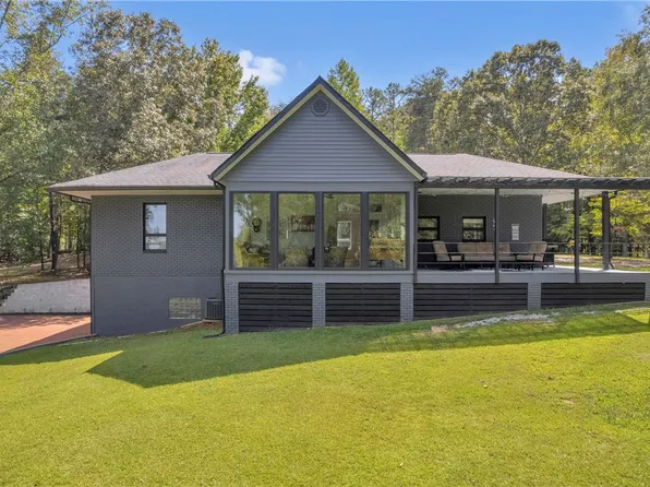 83 Sugar Cane Dr, Hartwell, GA 30643