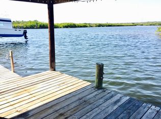803 Riverview Ln, Tarpon Springs, FL 34689