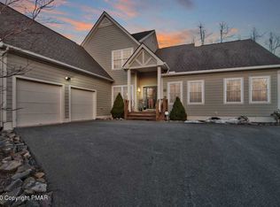 127 Skytop Rd, Pocono Pines, PA 18350