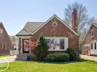 375 Ridgemont Rd, Grosse Pointe Farms, MI 48236