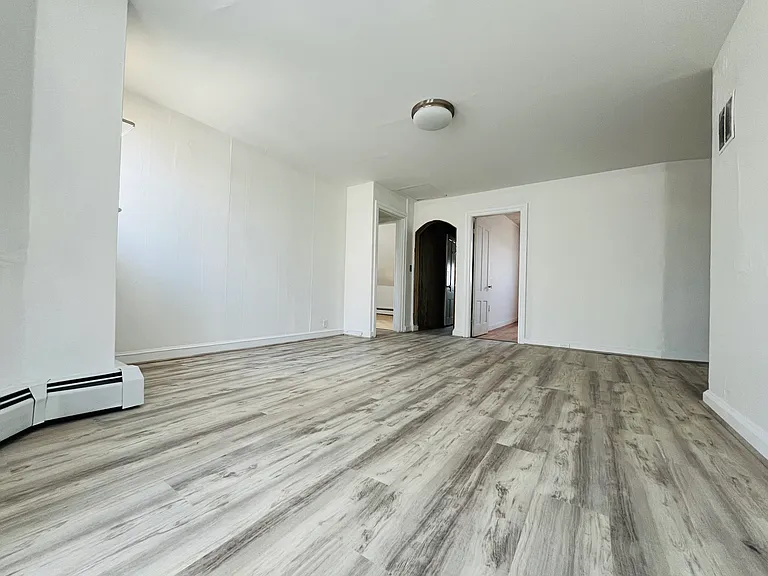 160 Penn St #3 — Photo 14
