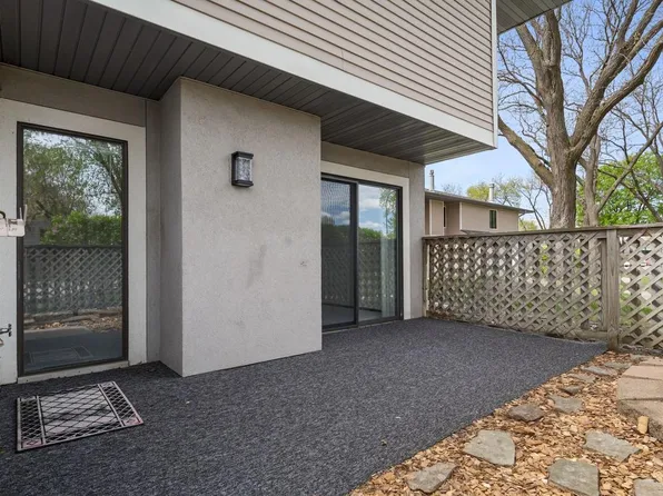 1115 Landmark Trl S, Hopkins, MN 55343