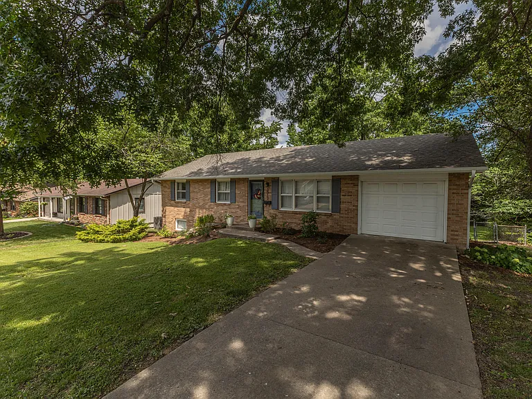 3312 Lynnwood Dr — Photo 4