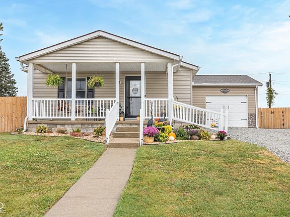 3rd image of 1084 E Pleasant Dr