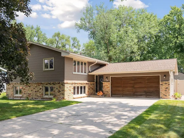 5130 Greenwood Dr, Mounds View, MN 55112