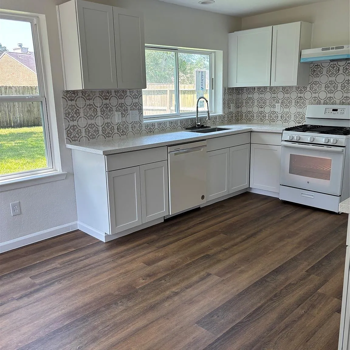 3 bed, 2.5 bath, 1512 sqft, $1,975 — Photo 2