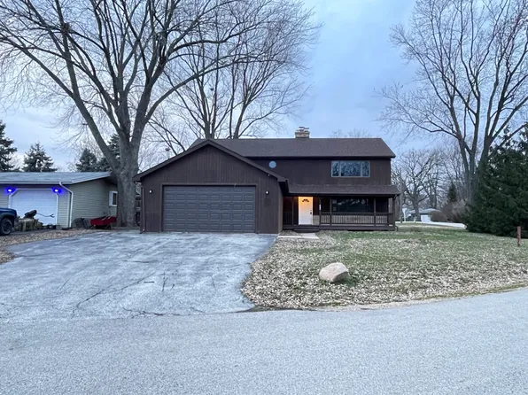 3919 W Lake Shore Dr, Wonder Lake, IL 60097