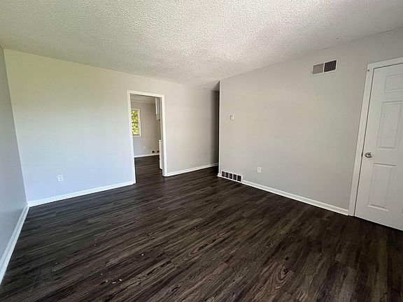 3rd image of 803 Cavalier Dr
