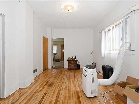 4th image of 612 Fisher Ave