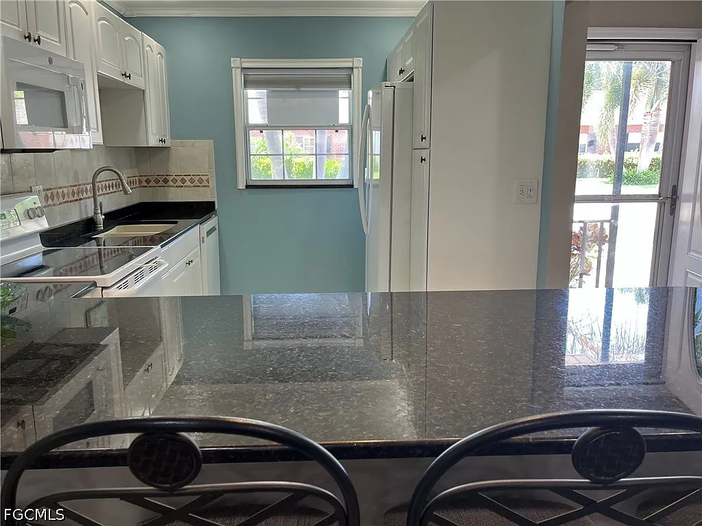 2 bed, 2.0 bath, 1258 sqft, $1,900 — Photo 4