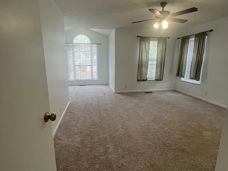 5745 Murphywood Xing — Photo 4