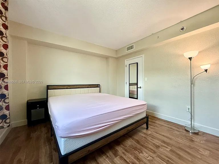 7501 E Treasure Dr #3H — Photo 21
