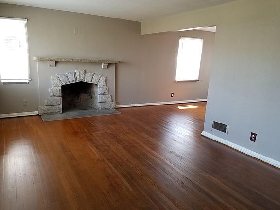 5th image of 426 Rockcliff Cir