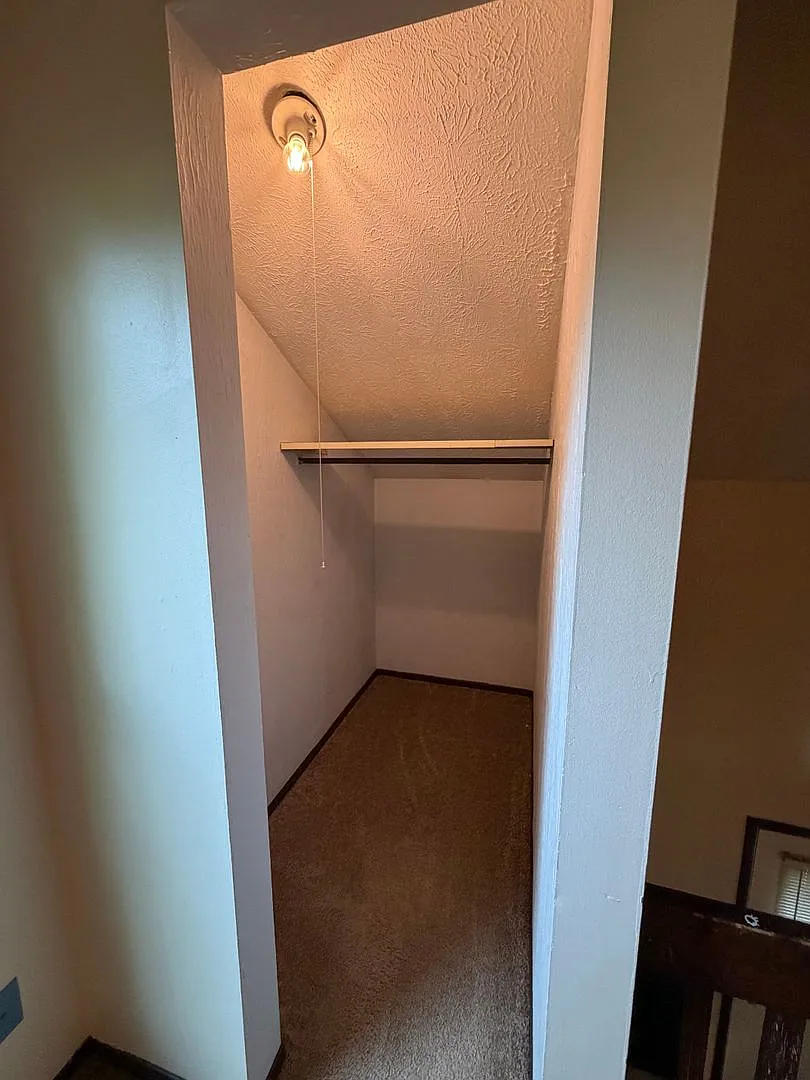 530 Tallmadge — Photo 3