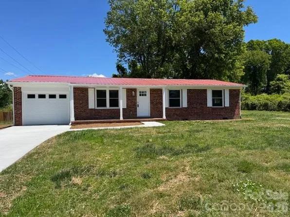 287 Duncan Rd, Flat Rock, NC 28731