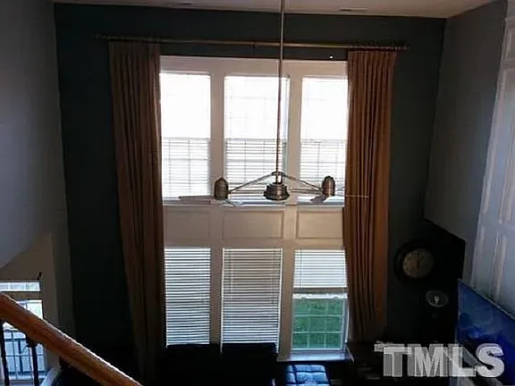 4 bed, 2.5 bath, 2550 sqft, $3,000 — Photo 4