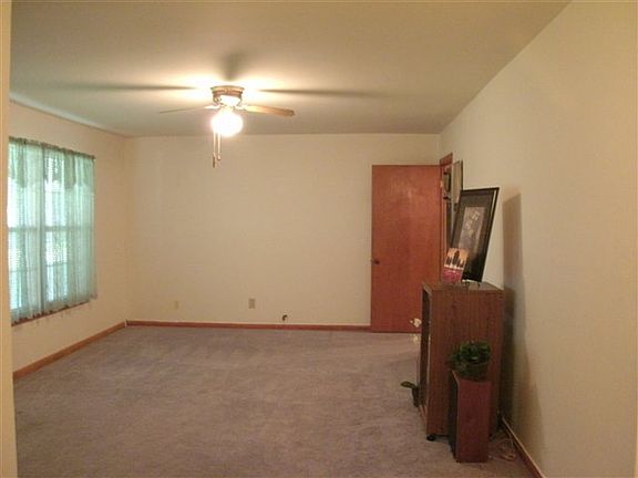4th image of 3925 Franklin Ave