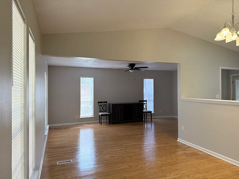9409 Farrow Rd — Photo 3