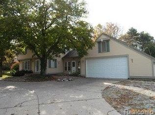 20735 Meadowbrook Rd, Northville, MI 48167