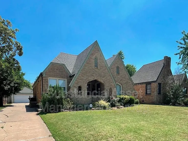 2120 NW 26th St — Photo 1