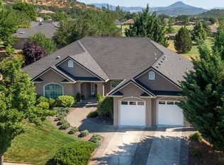 962 Saint Andrews Way, Eagle Pt, OR 97524