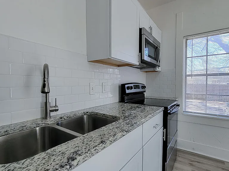 121 W Moore St #101 — Photo 33