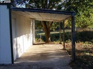 306 E Dean Ave, Sutherlin, OR 97479