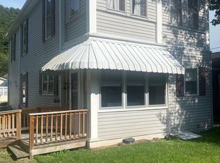 164 Pleasant St, Hinton, WV 25951