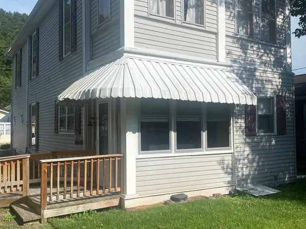 164 Pleasant St, Hinton, WV 25951