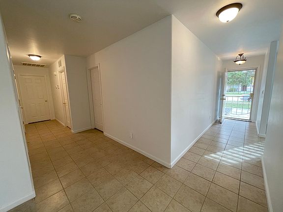 4th image of 4818 W Elkhorn Ave