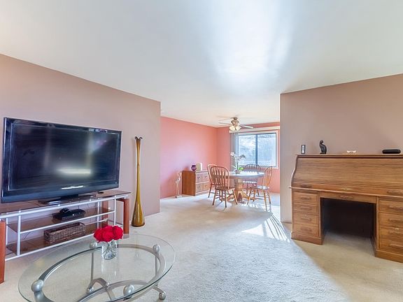 5th image of 1079 Mohegan Ln