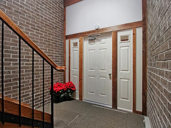 3rd image of 201 Lake Dr APT 2A