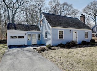 38 Salisbury Rd, Barrington, RI 02806