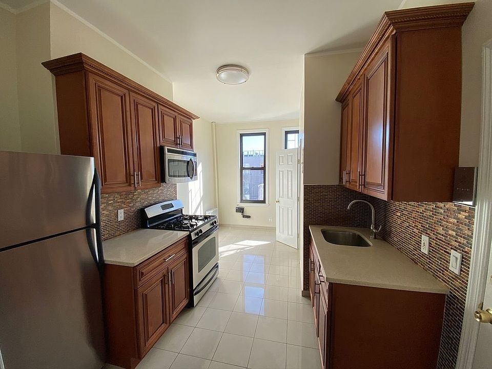 1st image of 1434 Gates Ave APT 2L