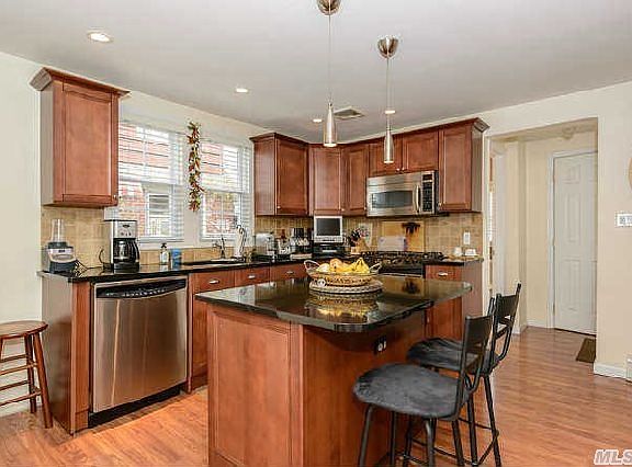 3rd image of 81 Lexington Ave