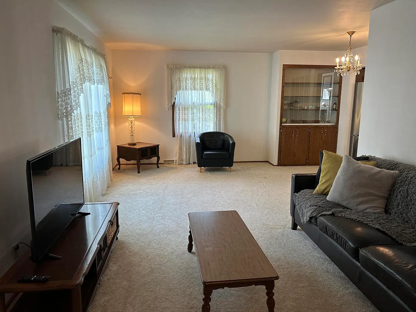 3 bed, 1.5 bath, 1400 sqft, $2,500 — Photo 4