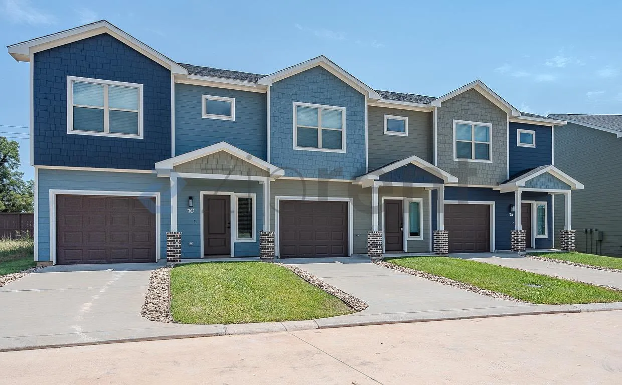 3 bed, 2.5 bath, 1366 sqft, $1,950 — Photo 1