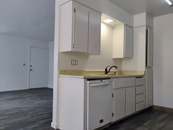 655 W Ashlan Ave #101, Clovis, CA 93612