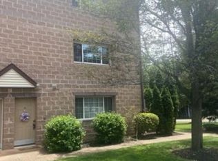 15 Klint Ct, Nanuet, NY 10954
